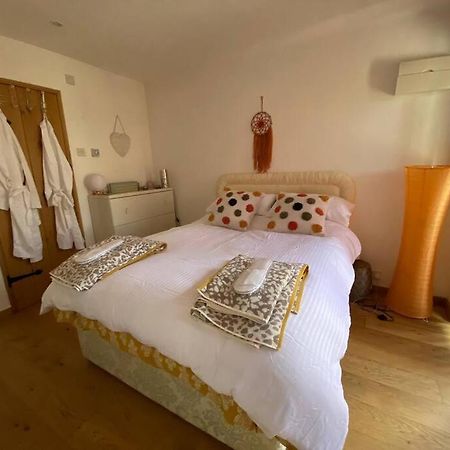 The Retreat, A Relaxing Getaway For Couples Διαμέρισμα Hambrook Εξωτερικό φωτογραφία
