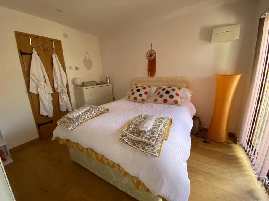 The Retreat, A Relaxing Getaway For Couples Διαμέρισμα Hambrook Εξωτερικό φωτογραφία
